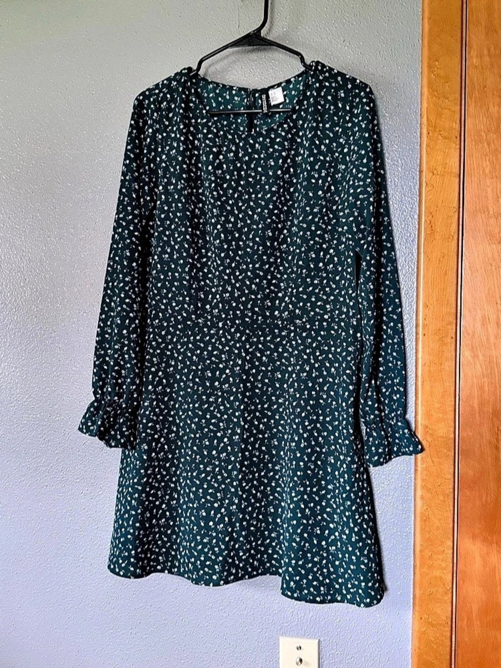H&M Floral Mini Dress in Green & White Size 10 Like New
